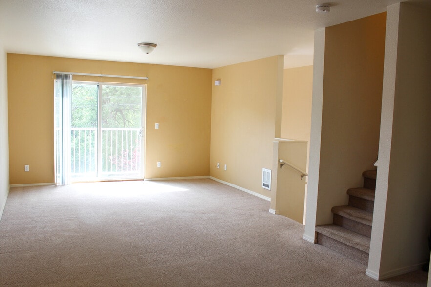 Primary Photo - 419 NE Morton St