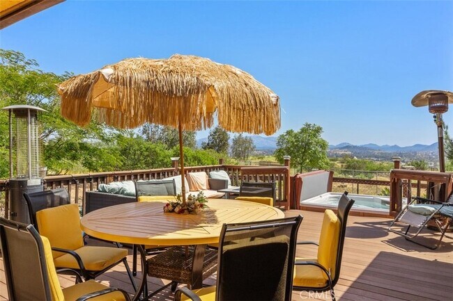 Building Photo - 1716 Cedar St