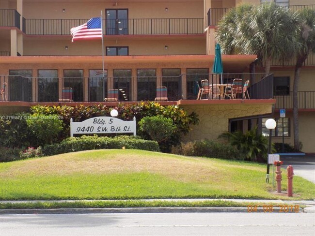 Primary Photo - 9440 SW 8th St