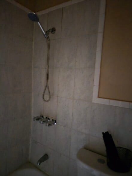 Bathroom - 179 Hart St