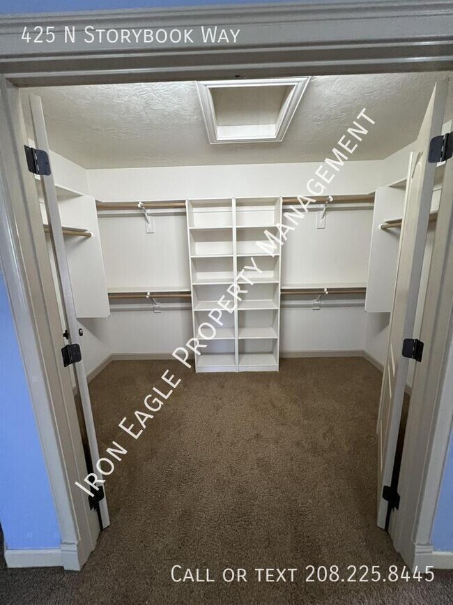 Building Photo - 425 N Story Book Way