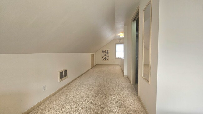 Building Photo - "Charming 3-Bed Oasis in Minneapolis – Spacious 1802 Sq Ft with 2 Full Baths!"