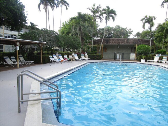 Building Photo - 5111 W Oakland Park Blvd