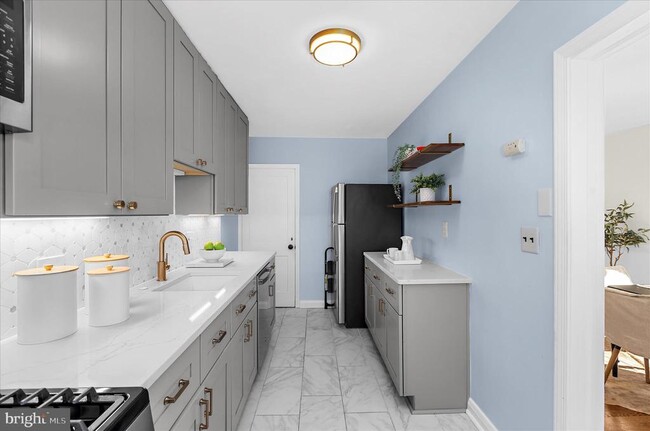 Building Photo - 312 Small Ct