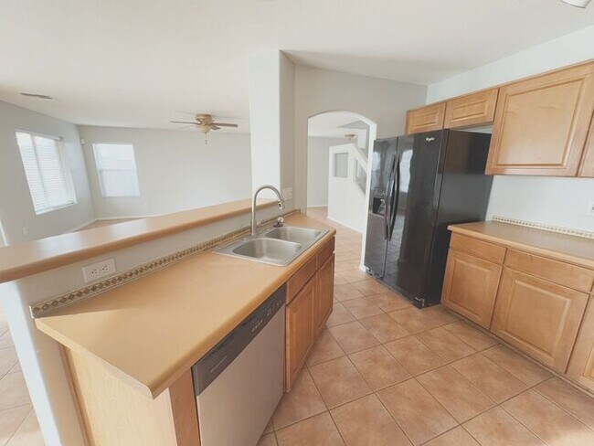 Building Photo - Large 4Bedrooms- 3Bath Home!!!