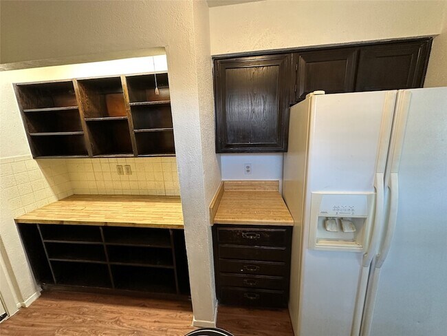 Building Photo - 917 Cherrywood Trail