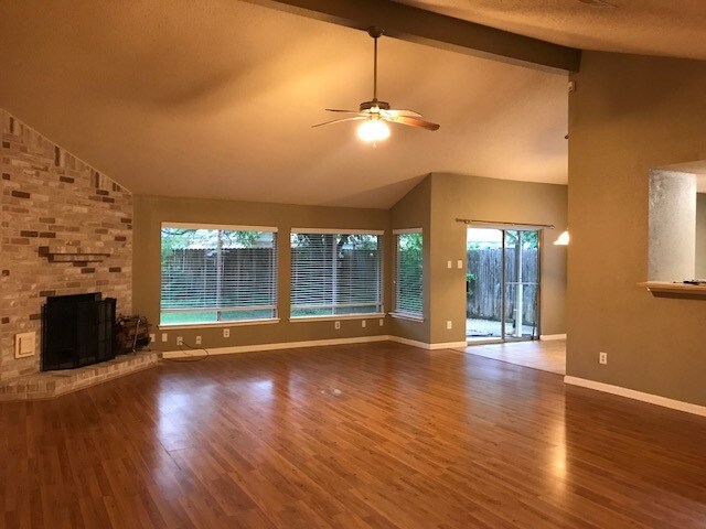 Building Photo - 15422 Wildwood Lake Dr