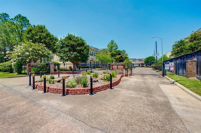 Building Photo - 1811 Gentryside Dr