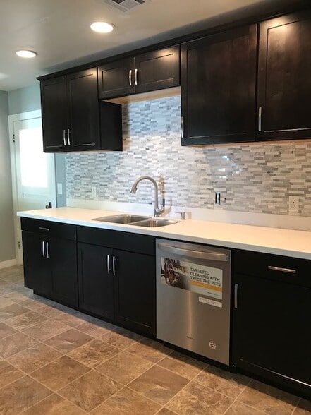 Building Photo - 1346 Dixie Ln