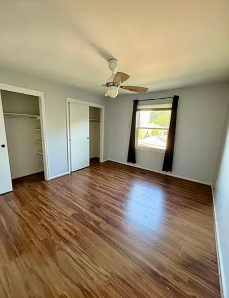 Building Photo - 991 Manor Ln