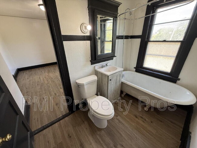 Building Photo - 2940 N Teutonia Ave