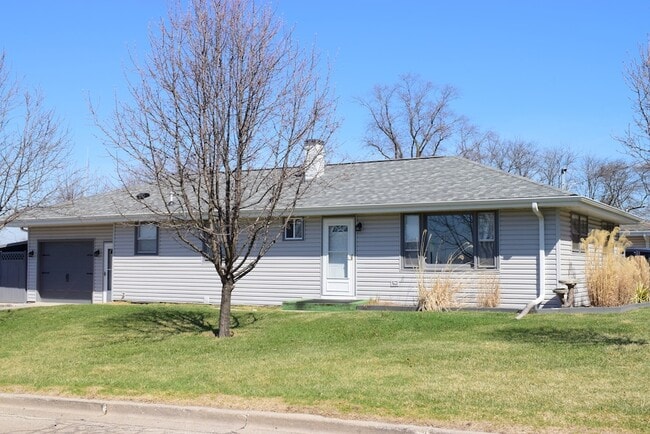 Building Photo - 903 Porter St