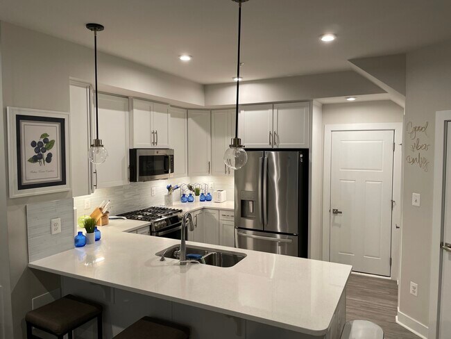 Kitchenette - 14047 Sunrise Valley Dr