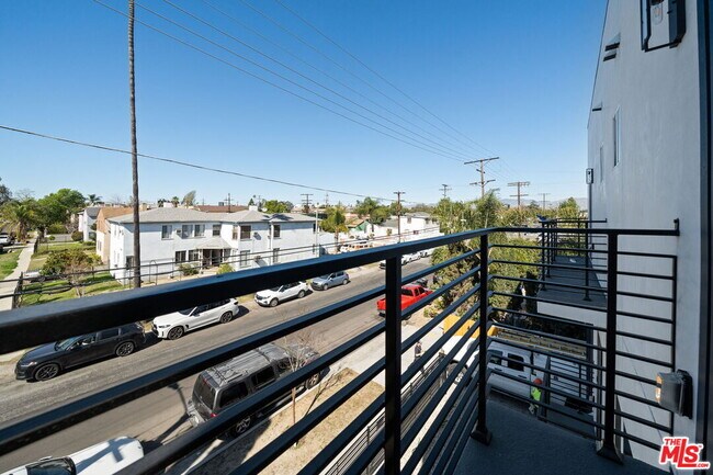 Building Photo - 6336 Beck Ave