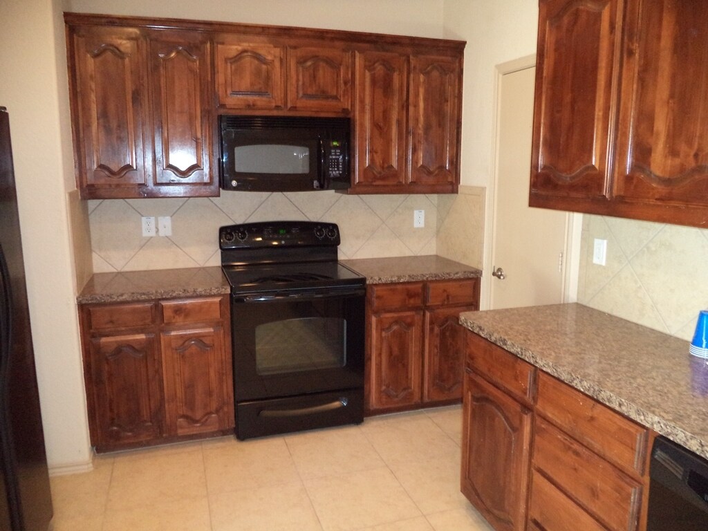 Building Photo - 2121 Ingrid Ln