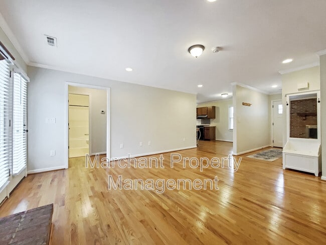 Building Photo - 117 Charmar Way