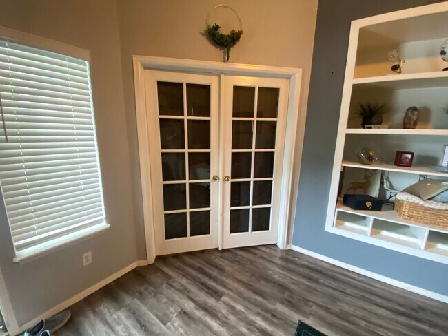 Building Photo - Beautiful 3 bedroom 2 Bath Home in South Brighton Area