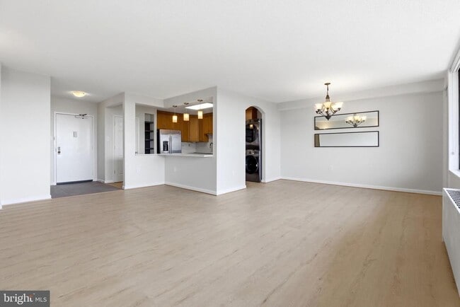 Building Photo - 3705 S George Mason Dr