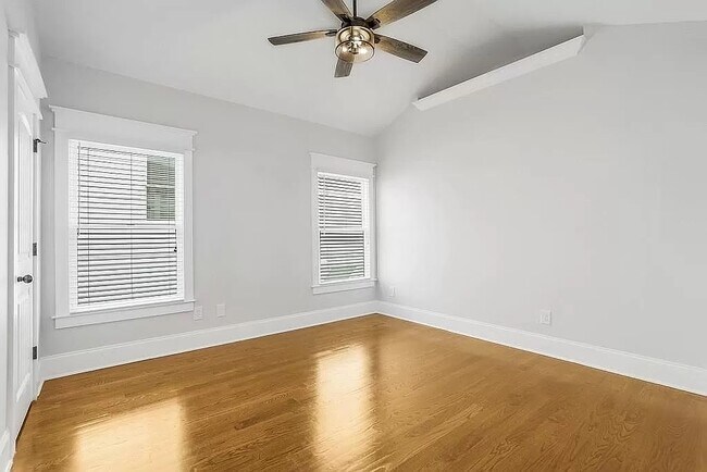 Building Photo - 3226 Cates Ave NE