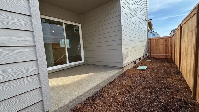 Building Photo - 674 Pickering Ln