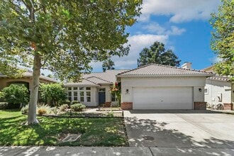 Building Photo - 2932 Prado Ln