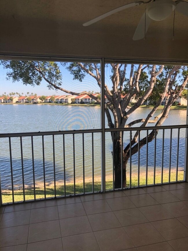 Building Photo - 2 Bedroom 2 Bath Condo Great Location and Schools