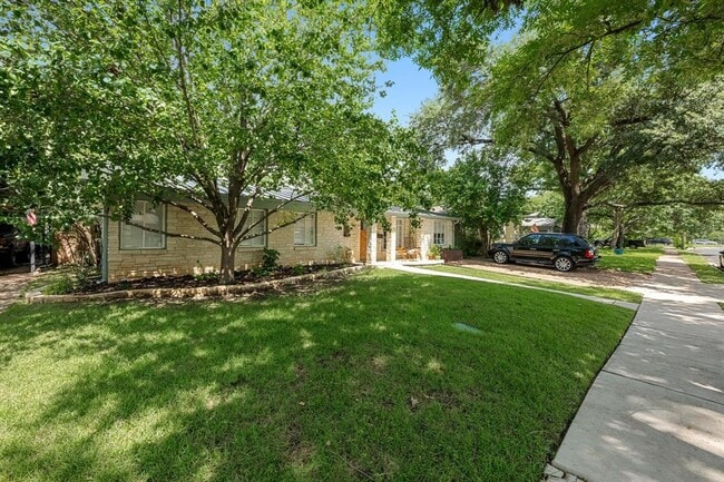 Building Photo - 5008 W Frances Pl