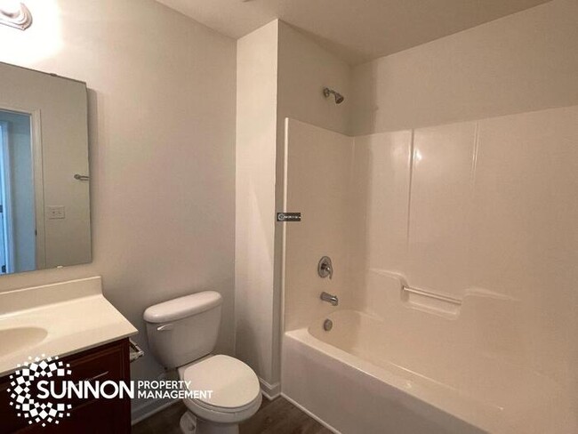 Building Photo - Fresh and finished: 3 bed, 2.5 bath townho...
