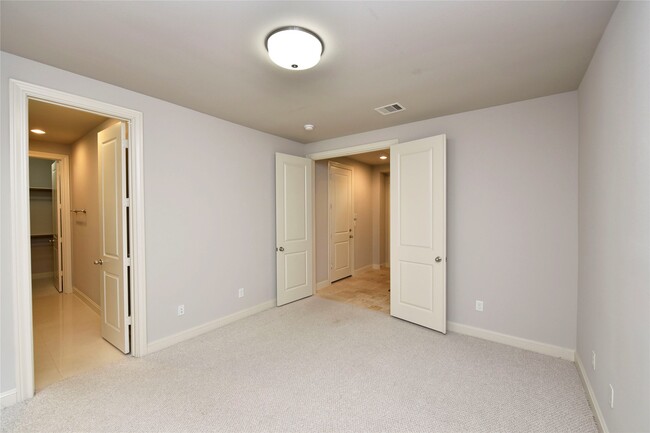 Building Photo - 5813a Kiam St