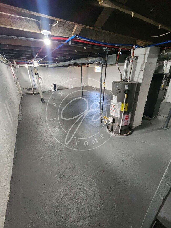 Building Photo - Brand New! Central Air! Full Basement! Det...