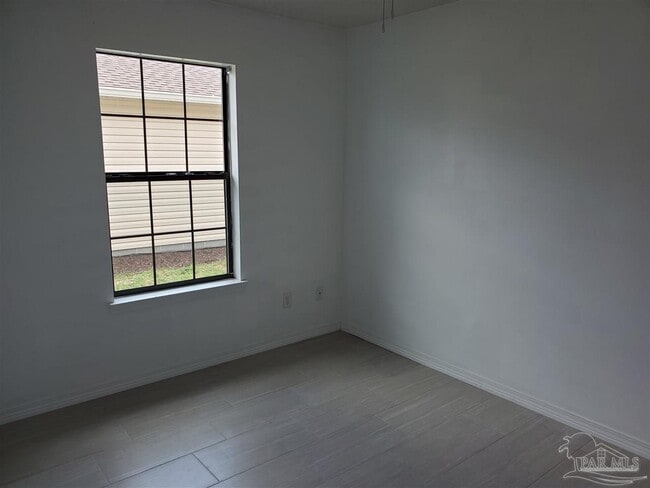 Building Photo - 1921 Luneta St