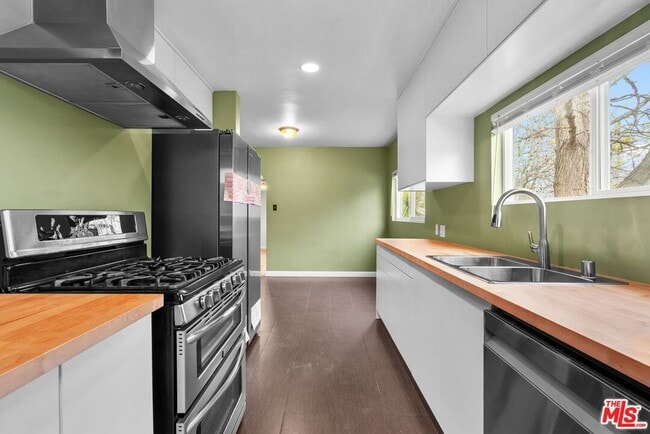 Building Photo - 8871 Gibson St