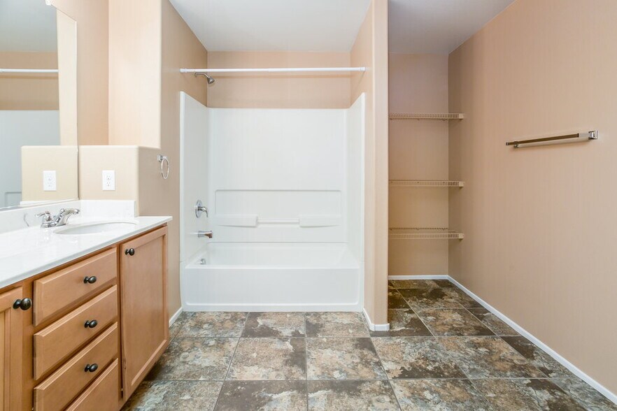 Building Photo - 7914 Port Charles Ct