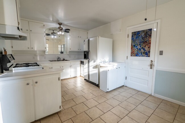 Building Photo - Charming 2 bed 1 bath in midtown Tulsa!