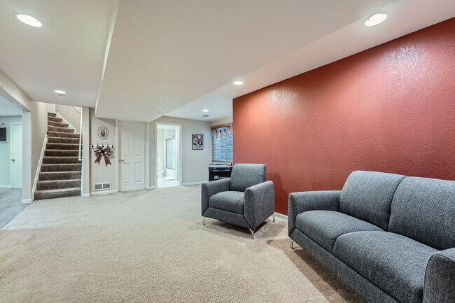 Building Photo - 16352 Parkside Dr
