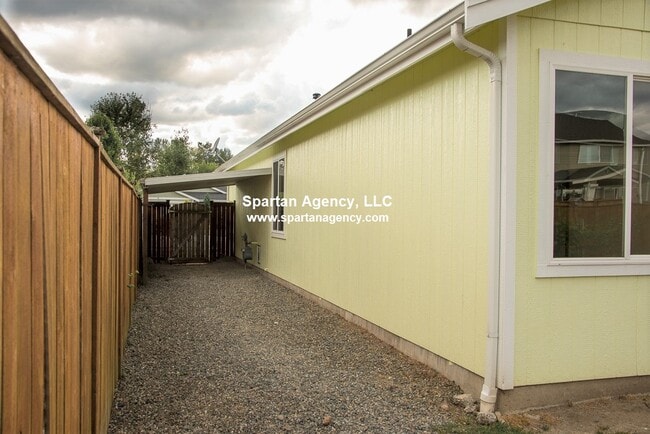 Building Photo - 912 Grinnell Ave SW