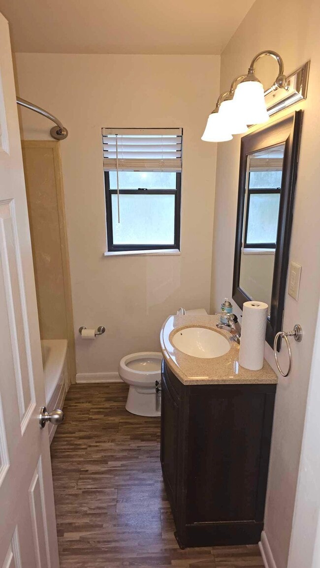 Building Photo - 513 Woodrow St NE