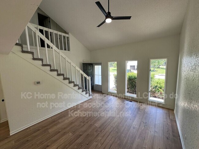 Building Photo - 3870 SW Harbor Dr