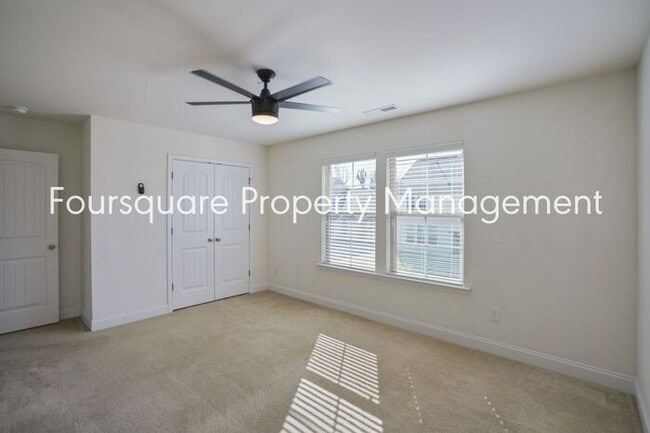 Building Photo - Spacious Single-Family Home with Open Floor Plan, Loft & Two-Car Garage – In the Popular Arrowhea...