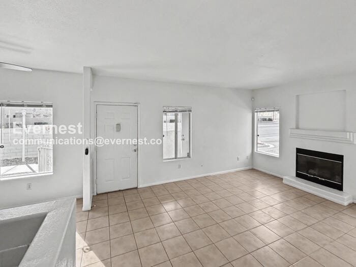 Building Photo - 5922 W Vegas Dr