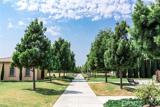 Building Photo - 64 Thornapple