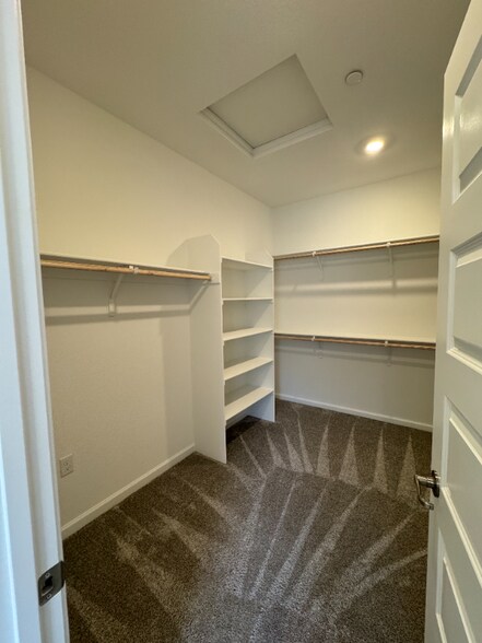 Building Photo - 1652 Matmor Rd