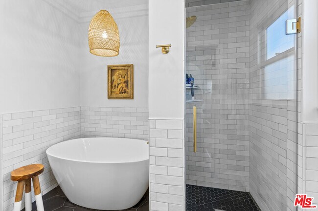 Building Photo - 3020 W 82nd St