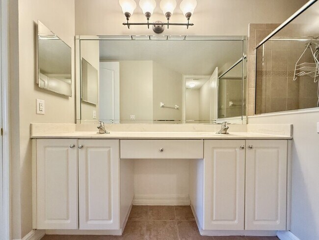 Building Photo - 6081 Jonathans Bay Cir