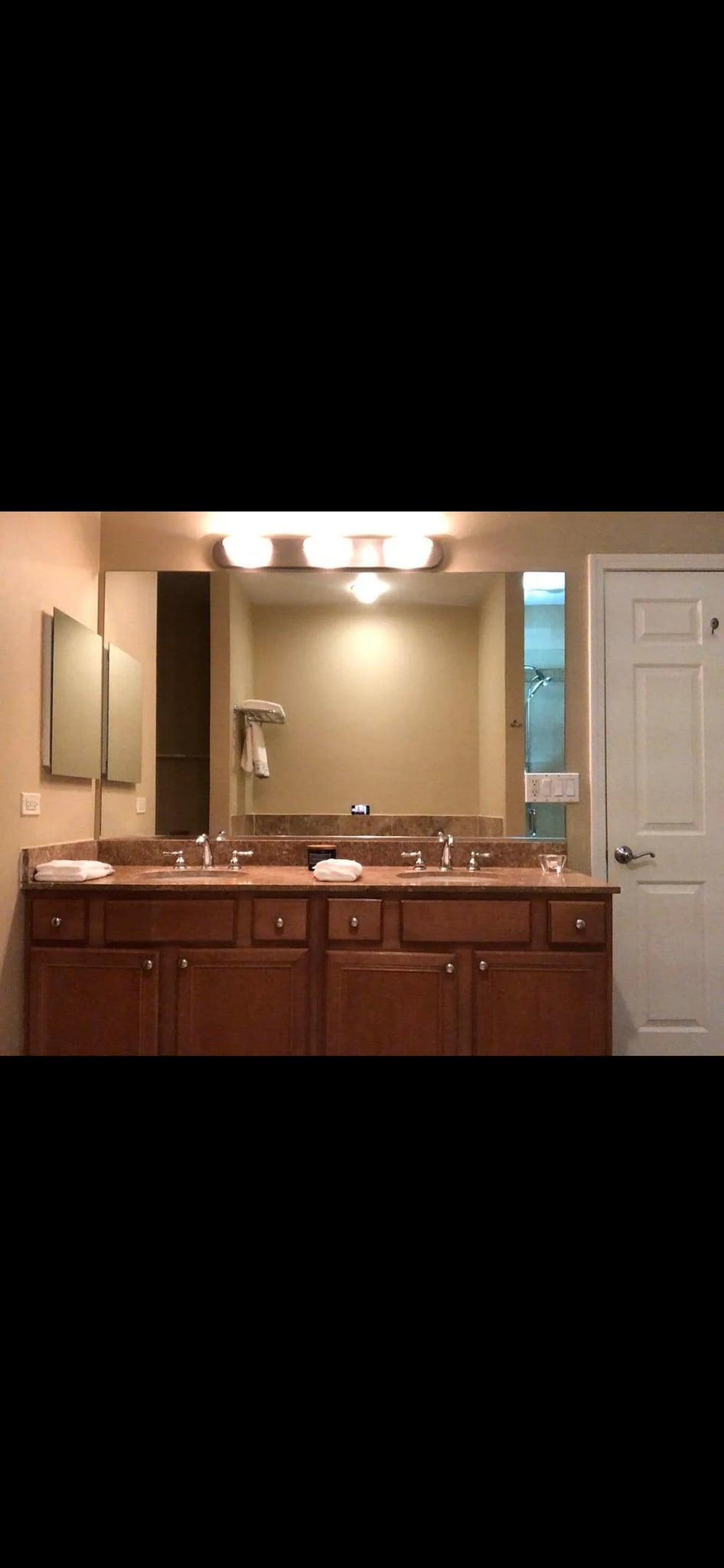 Building Photo - 842 W 15th Pl