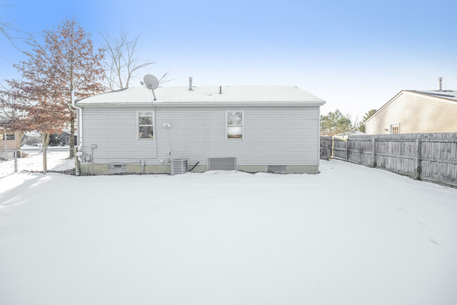 Building Photo - Charming 2-Bedroom Home