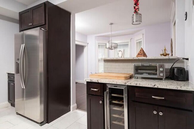 Building Photo - 22 Thurman St