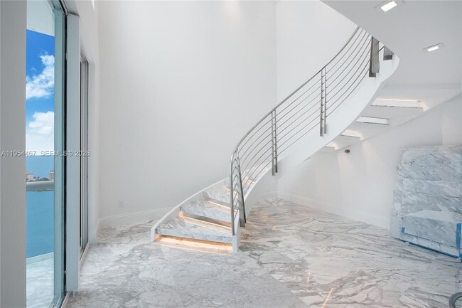 Building Photo - 1000 South Pointe Dr