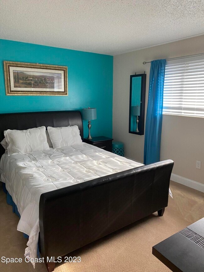 Building Photo - 8056 Sunset Ct