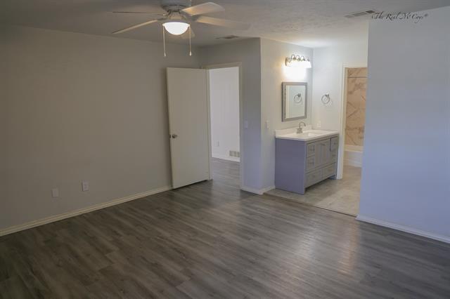Building Photo - 2120 Teakwood Ln